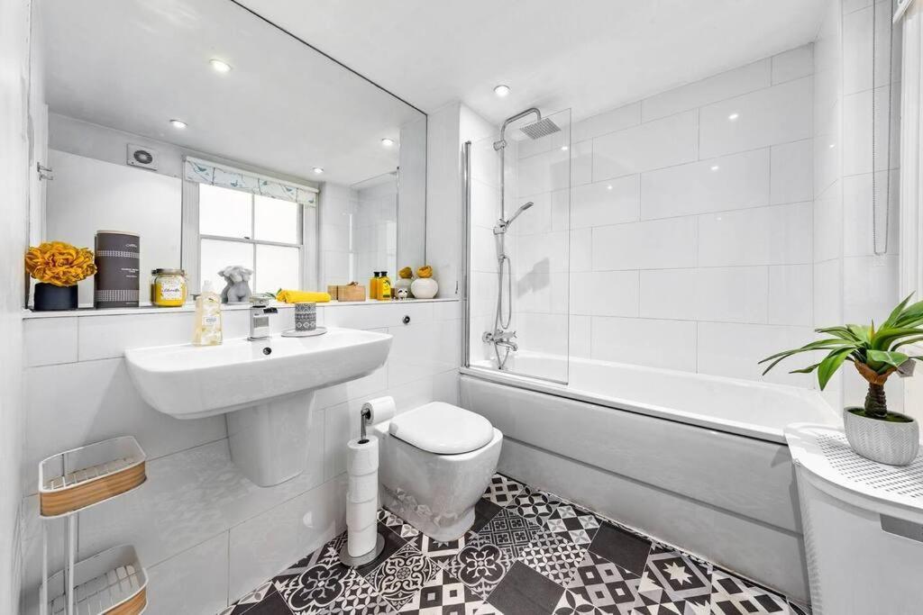 3 Bedroom Apartment In Haymarket Central London Sleep 10 Hy2 Zewnętrze zdjęcie